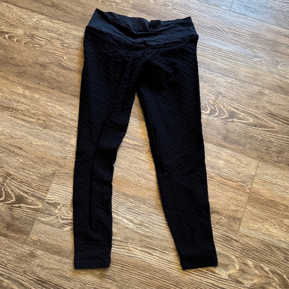 Viral Black Textured Leggings